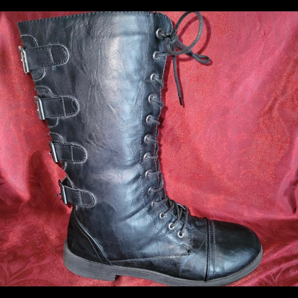 Combat boots